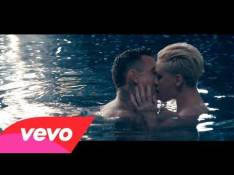 Singles Pink - Just Give Me A Reason video