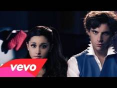 Singles Ariana Grande - Popular Song video
