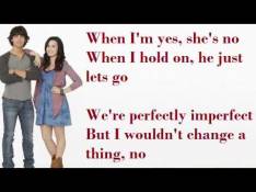 Singles Demi Lovato - Wouldn't Change a Thing video